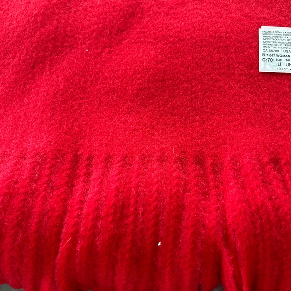 Soft Texture Fringed finish Scarf NWT - Picture 2 of 3